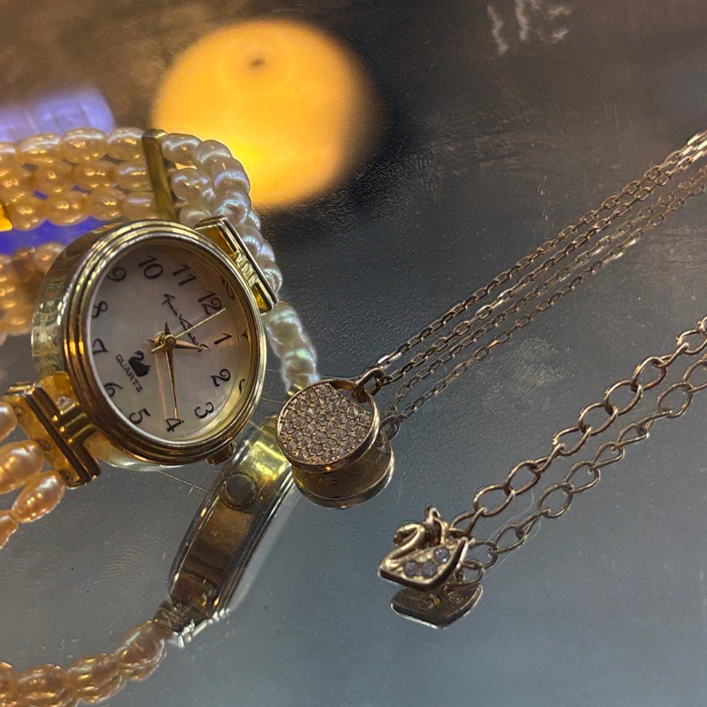 Women swarovski vintage pearl watch and necklace